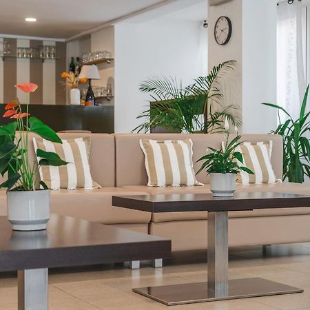 Hotel Carmen Riccione Buitenkant foto