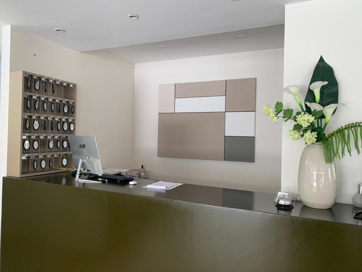 Hotel Carmen Riccione Buitenkant foto