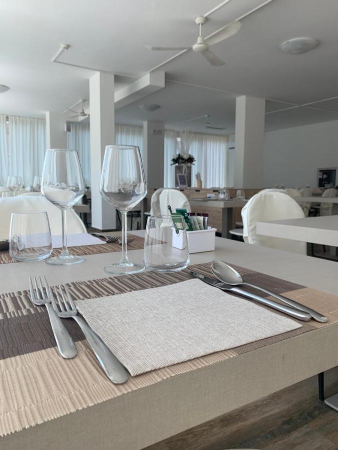 Hotel Carmen Riccione Buitenkant foto