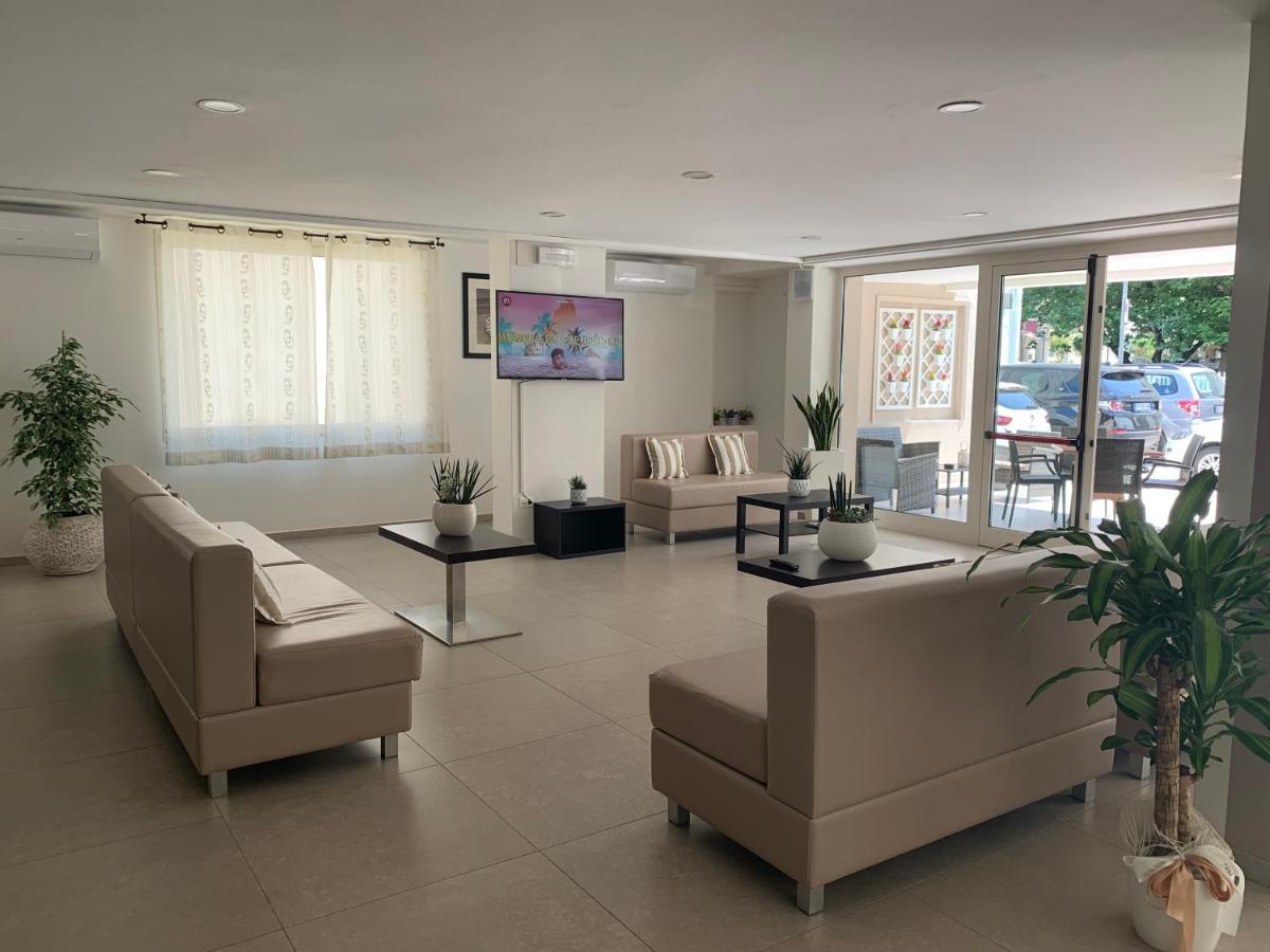 Hotel Carmen Riccione Buitenkant foto