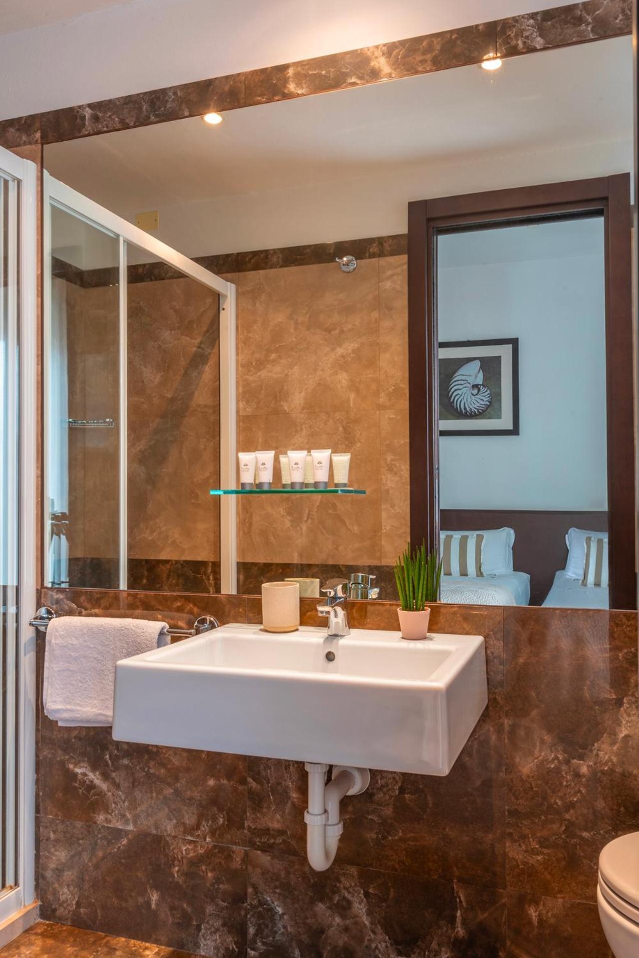 Hotel Carmen Riccione Buitenkant foto