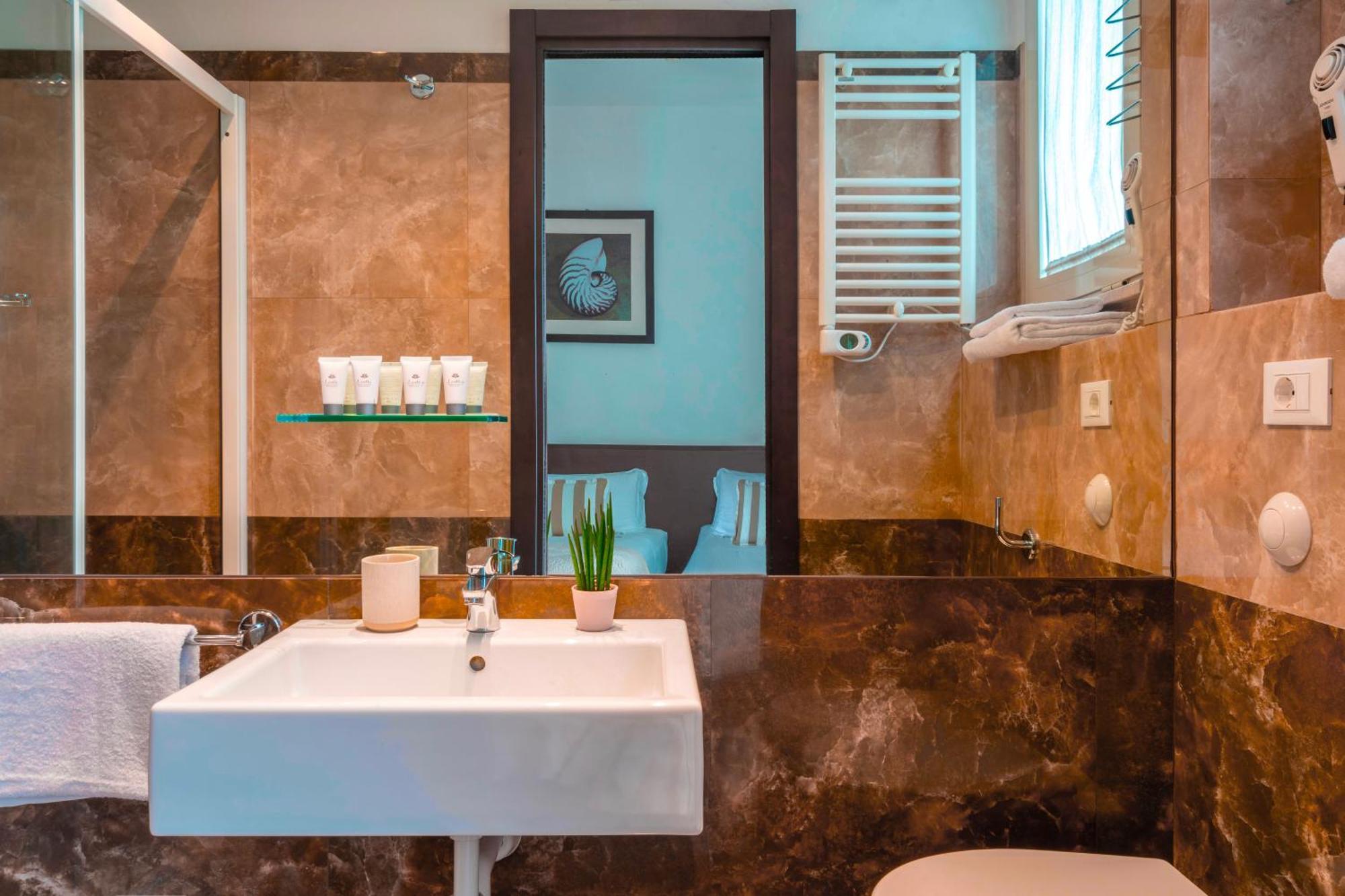 Hotel Carmen Riccione Buitenkant foto