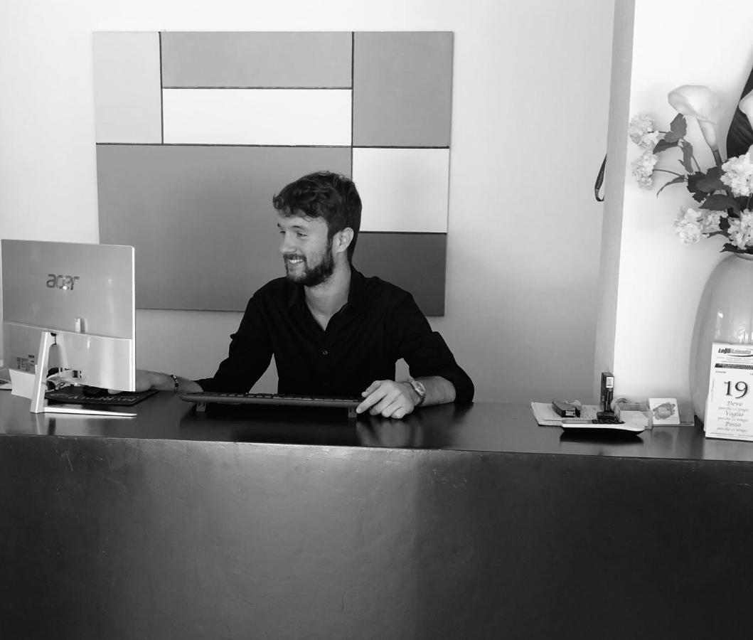 Hotel Carmen Riccione Buitenkant foto